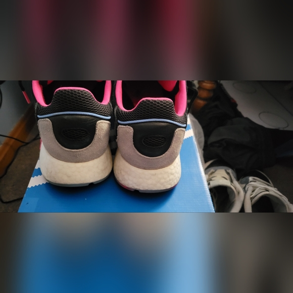 Shoes - Picture 6 of 10